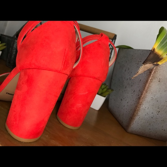 Heels - Picture 4 of 4